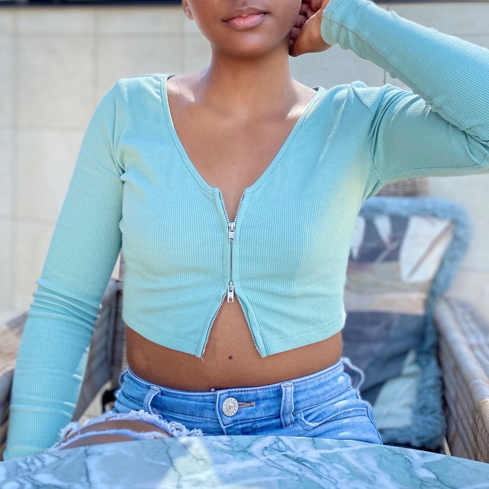 Turquoise Long-sleeve Zipper Crop